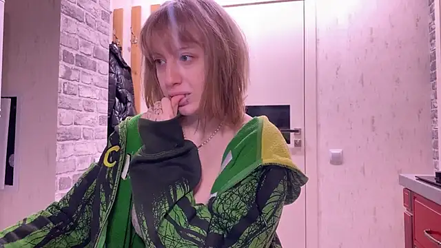 moundliicht1 online show from 02-01-25, 06:21