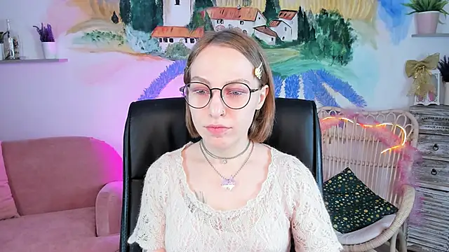 Snapshot of AphexQueen chatting on 12-24-24, 09:06 AphexQueen online show from 12-24-24, 09:06