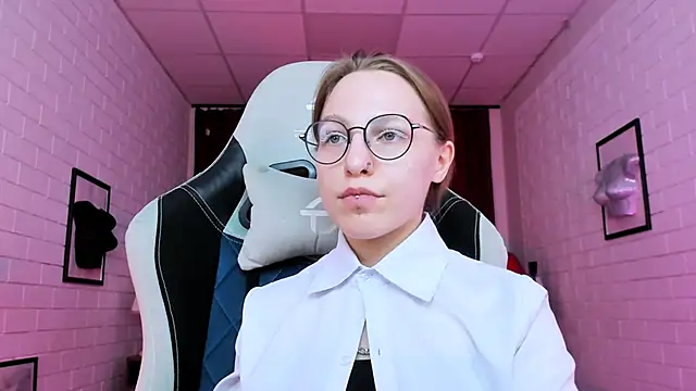 Snapshot of AphexQueen chatting on 01-11-25, 07:16 AphexQueen online show from 01-11-25, 07:16