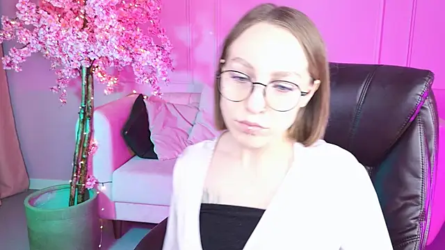 Snapshot of AphexQueen chatting on 01-13-25, 01:17 AphexQueen online show from 01-13-25, 01:17