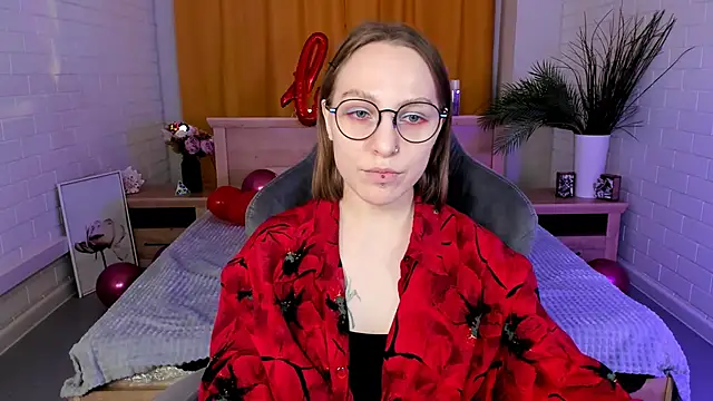 Snapshot of AphexQueen chatting on 02-12-25, 04:11 AphexQueen online show from 02-12-25, 04:11