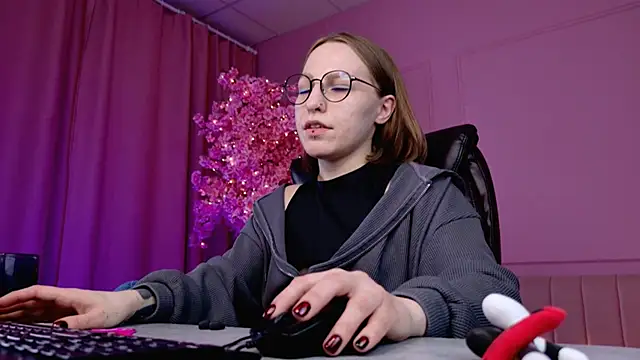 Snapshot of AphexQueen chatting on 02-28-25, 07:14 AphexQueen online show from 02-28-25, 07:14