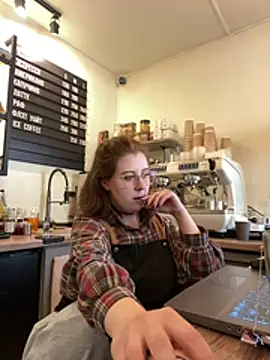 Snapshot of cinnabon_ chatting on 06-03-26, 02:33 cinnabon online show from 06-03-26, 02:33
