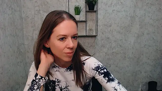 Snapshot of GloriaSi_ chatting on 02-12-25, 10:24 GloriaSi  online show from 02-12-25, 10:24
