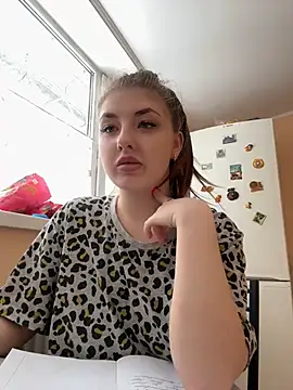 Snapshot of sexyy_girl_ chatting on 12-16-24, 09:03 sexyy girl  online show from 12-16-24, 09:03