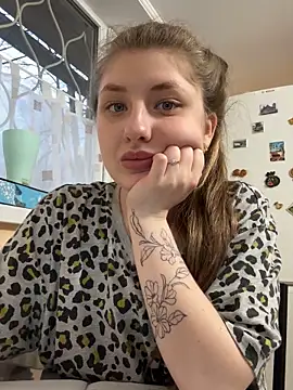 Snapshot of sexyy_girl_ chatting on 03-15-25, 03:06 sexyy girl  online show from 03-15-25, 03:06