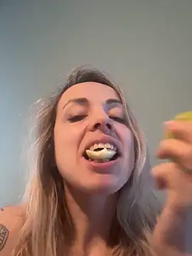 Annelibre online show from 11-22-25, 06:45