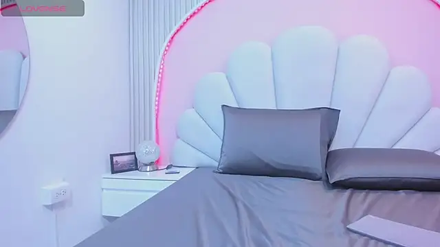 Snapshot of Meli_castillo chatting on 02-23-25, 10:42 Meli castillo online show from 02-23-25, 10:42