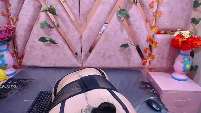 Snapshot of CataleyaLars20 chatting on 02-18-25, 03:43 CataleyaLars20 online show from 02-18-25, 03:43