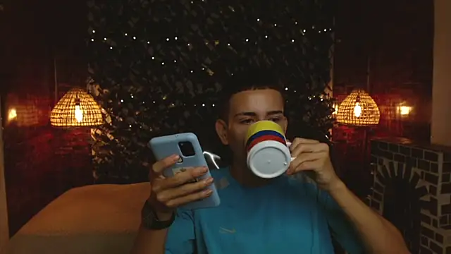 Snapshot of JackSwan18 chatting on 12-04-24, 12:58 JackSwan18 online show from 12-04-24, 12:58