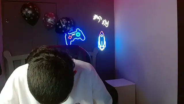 Snapshot of JackSwan18 chatting on 01-06-25, 12:46 JackSwan18 online show from 01-06-25, 12:46