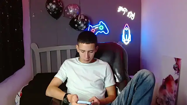 Snapshot of JackSwan18 chatting on 01-10-25, 12:36 JackSwan18 online show from 01-10-25, 12:36