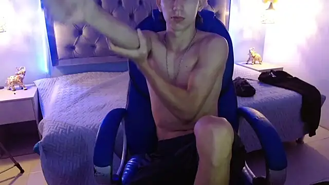 Snapshot of JackSwan18 chatting on 01-20-25, 01:00 JackSwan18 online show from 01-20-25, 01:00