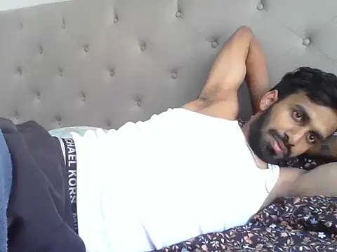 Snapshot of skinny__boy__ chatting on 11-14-25, 04:17 skinny boy online show from 11-14-25, 04:17