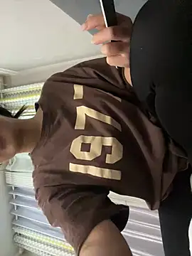 Snapshot of Mia_Meow_ chatting on 03-17-25, 05:49 Mia Meow online show from 03-17-25, 05:49