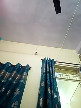 heenage online show from 10-12-25, 07:51