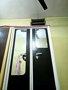 heenage online show from 10-29-25, 05:04