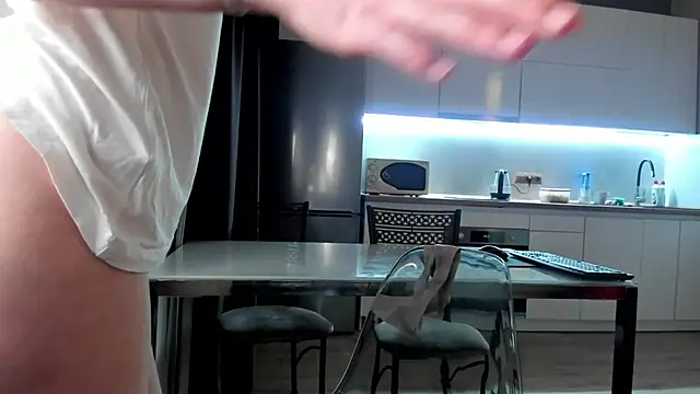 Emma Flin online show from 03-18-25, 02:04