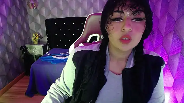 Sofiacowperx online show from 02-21-25, 01:11