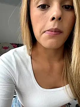 ZoeJohnsoon online show from 12-13-25, 09:53