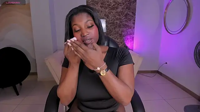 Snapshot of SavannahStorm chatting on 11-30-25, 11:47 SavannahStorm online show from 11-30-25, 11:47