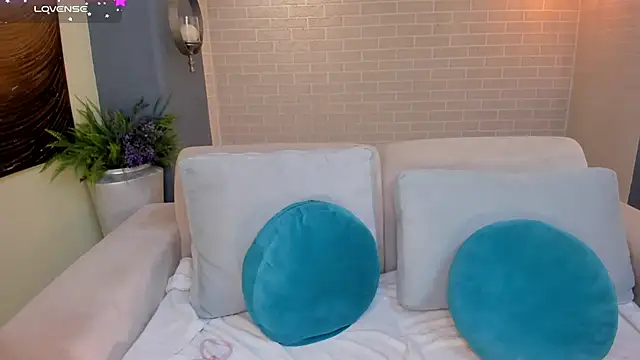 IsabellaHill  online show from 12-18-24, 07:19