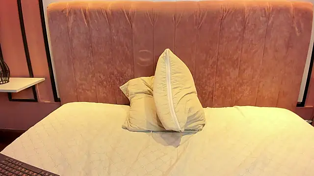 liz goth online show from 12-19-24, 04:02