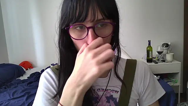 Snapshot of Alice_love29 chatting on 02-08-25, 06:01 Alice love29 online show from 02-08-25, 06:01