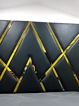 Adel Nesbiit online show from 10-12-25, 10:03