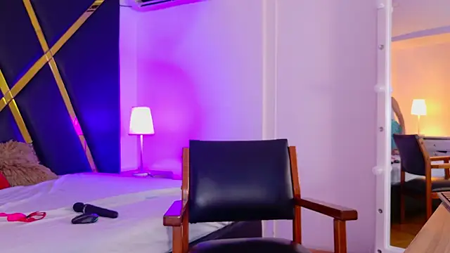 Adel Nesbiit online show from 04-10-26, 07:40