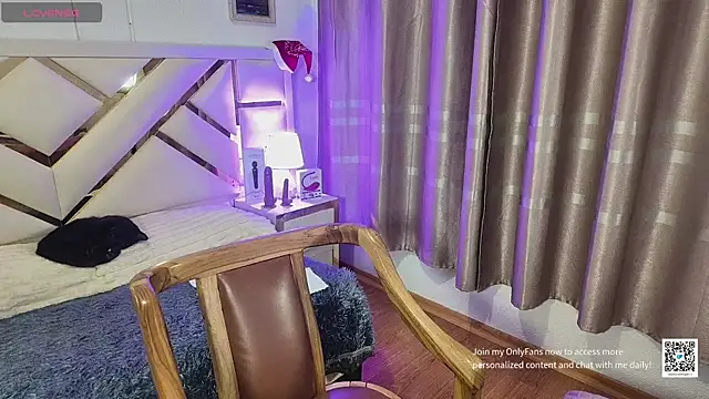 Snapshot of carolineamber_ chatting on 12-21-25, 09:55 carolineamber online show from 12-21-25, 09:55