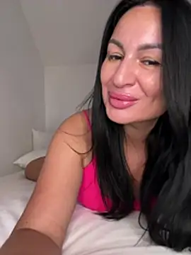 Snapshot of Helena7077 chatting on 08-03-26, 02:33 Helena7077 online show from 08-03-26, 02:33