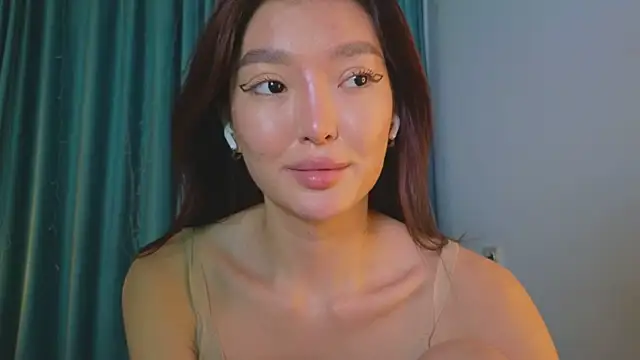 Snapshot of AudreyMell chatting on 10-28-25, 02:20 AudreyMell online show from 10-28-25, 02:20