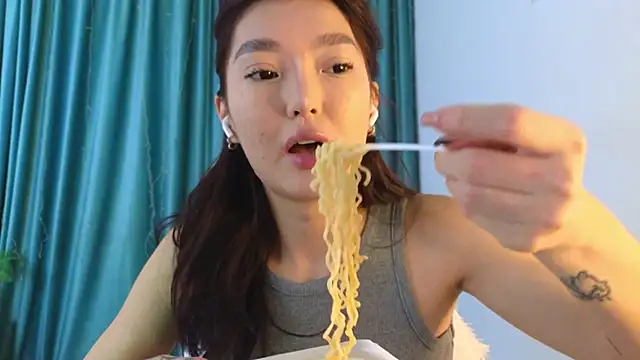 Snapshot of AudreyMell chatting on 11-10-25, 02:49 AudreyMell online show from 11-10-25, 02:49