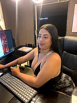 ElaaPerez online show from 10-23-25, 07:23