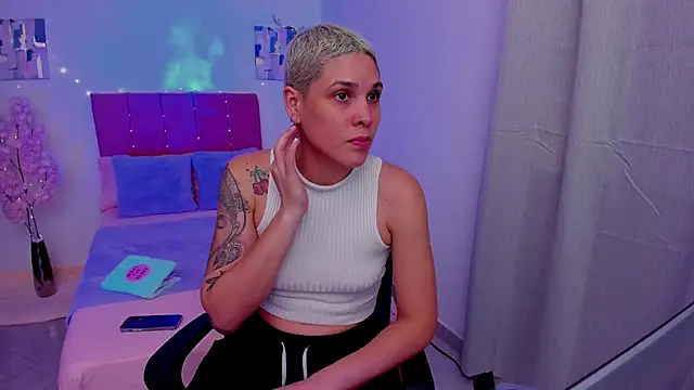 Charlee pink online show from 09-22-25, 12:45