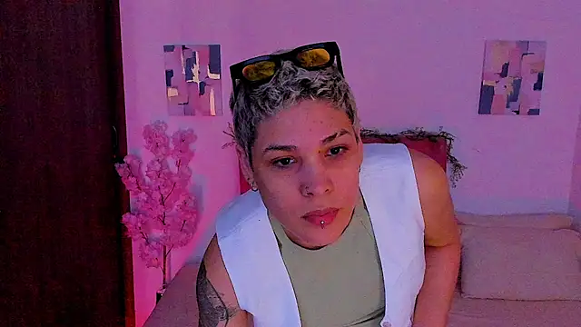 Charlee pink online show from 10-24-25, 05:31