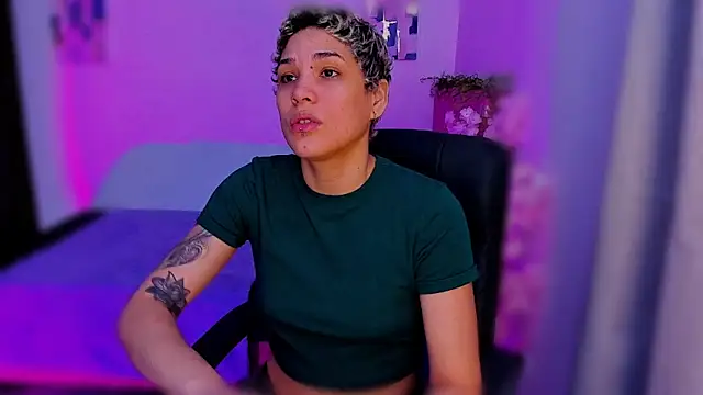 Charlee pink online show from 11-24-25, 08:19