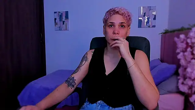 Charlee pink online show from 12-17-25, 05:02