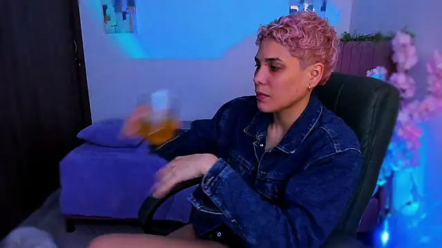 Charlee pink online show from 12-19-25, 05:58