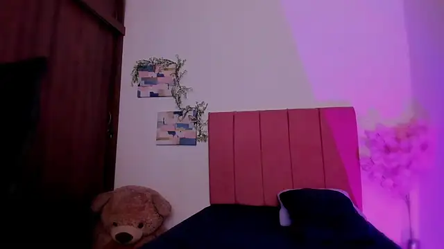 Charlee pink online show from 02-14-26, 03:58