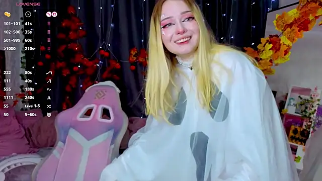 ElswythCovil online show from 10-28-25, 04:05