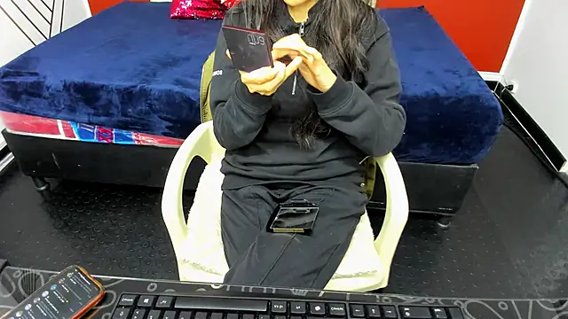 Abrillee1 online show from 01-09-25, 07:29