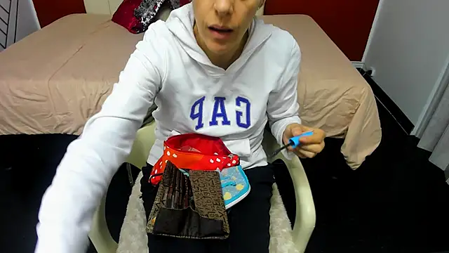 Abrillee1 online show from 01-17-25, 07:38