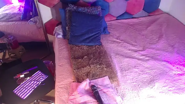 Snapshot of ViolethRammtein chatting on 12-31-24, 12:32 ViolethRammtein online show from 12-31-24, 12:32