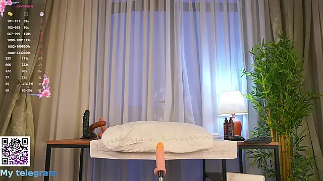 Snapshot of LynBardon chatting on 12-01-25, 04:17 LynBardon online show from 12-01-25, 04:17