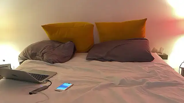 annaBtv9 online show from 04-26-26, 07:11