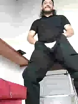 AndresSmith   online show from 01-01-25, 03:45