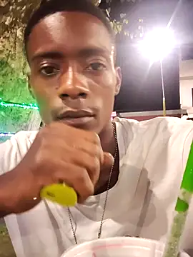 Snapshot of BeetledFlouter12 chatting on 12-20-25, 06:31 BeetledFlouter12 online show from 12-20-25, 06:31