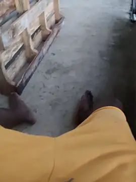 Snapshot of BeetledFlouter12 chatting on 12-21-25, 11:01 BeetledFlouter12 online show from 12-21-25, 11:01